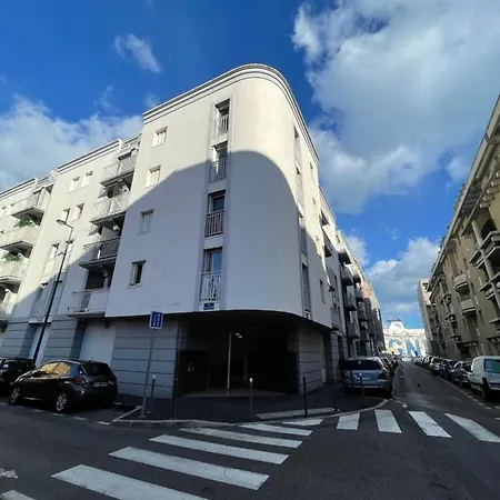 T2 Refait A Neuf Proximite Immediate Du Centre Sète